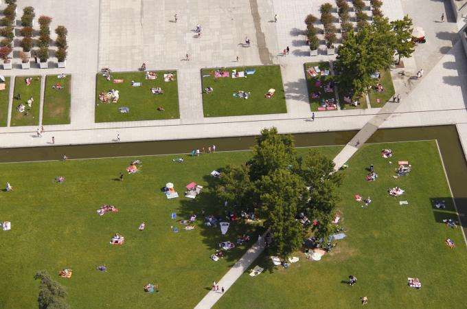 Parc André Citroën: A modern oasis close to the Vice Versa Hotel